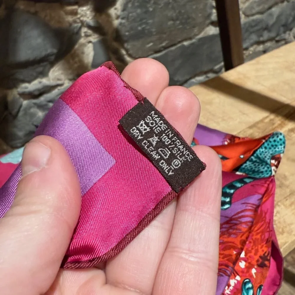 Hermès Purple Magenta "Guépards" 90cm Silk Square Scarf - Picture 11 of 11